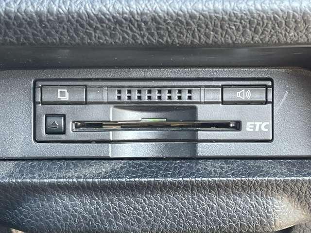 ヴォクシー ハイブリッドＶ　純正９インチＳＤナビ／フルセグＴＶ／ＢＴオーディオ／バック＆フロントカメラ／スマートエントリー＆スタートシステム／両側パワースライドドア／クルーズコントロール／ＬＥＤヘッドライト／前席ヒーター（10枚目）