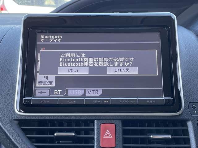 ヴォクシー ハイブリッドＶ　純正９インチＳＤナビ／フルセグＴＶ／ＢＴオーディオ／バック＆フロントカメラ／スマートエントリー＆スタートシステム／両側パワースライドドア／クルーズコントロール／ＬＥＤヘッドライト／前席ヒーター（11枚目）