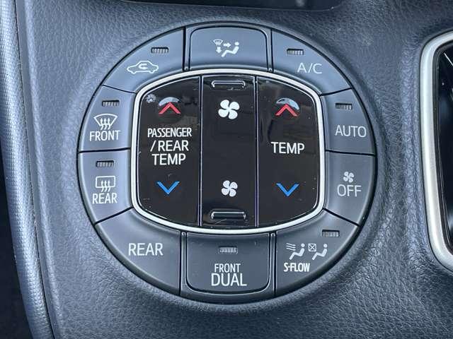 ヴォクシー ハイブリッドＶ　純正９インチＳＤナビ／フルセグＴＶ／ＢＴオーディオ／バック＆フロントカメラ／スマートエントリー＆スタートシステム／両側パワースライドドア／クルーズコントロール／ＬＥＤヘッドライト／前席ヒーター（17枚目）