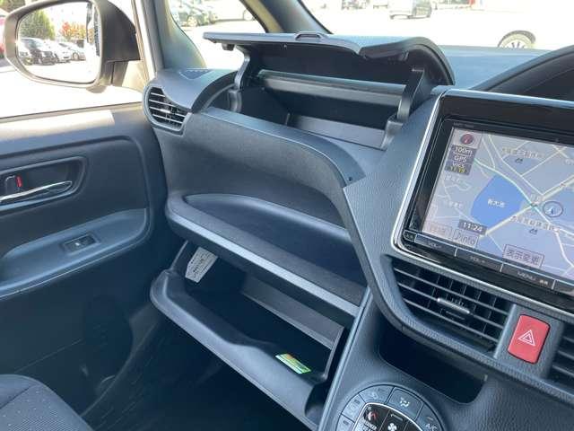 ヴォクシー ハイブリッドＶ　純正９インチＳＤナビ／フルセグＴＶ／ＢＴオーディオ／バック＆フロントカメラ／スマートエントリー＆スタートシステム／両側パワースライドドア／クルーズコントロール／ＬＥＤヘッドライト／前席ヒーター（25枚目）