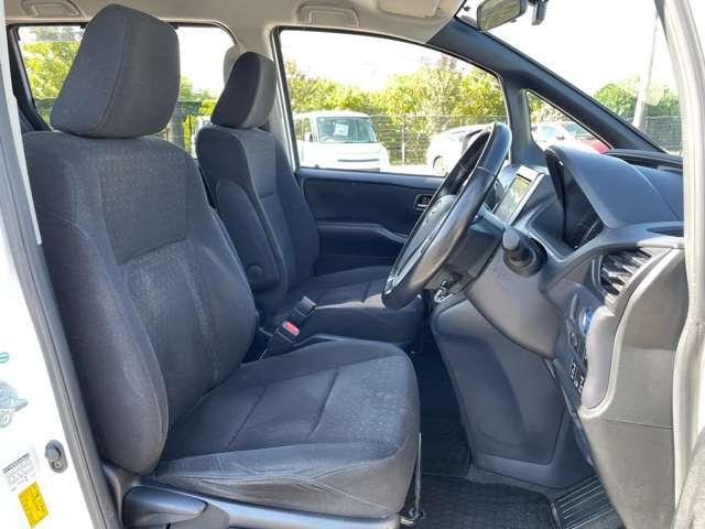 ヴォクシー ハイブリッドＶ　純正９インチＳＤナビ／フルセグＴＶ／ＢＴオーディオ／バック＆フロントカメラ／スマートエントリー＆スタートシステム／両側パワースライドドア／クルーズコントロール／ＬＥＤヘッドライト／前席ヒーター（26枚目）