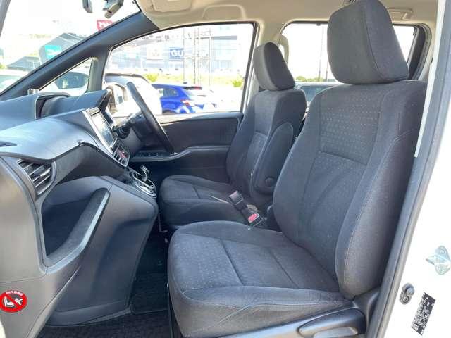 ヴォクシー ハイブリッドＶ　純正９インチＳＤナビ／フルセグＴＶ／ＢＴオーディオ／バック＆フロントカメラ／スマートエントリー＆スタートシステム／両側パワースライドドア／クルーズコントロール／ＬＥＤヘッドライト／前席ヒーター（27枚目）