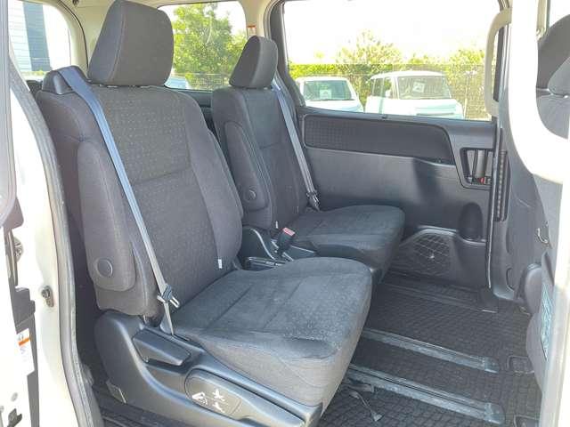 ヴォクシー ハイブリッドＶ　純正９インチＳＤナビ／フルセグＴＶ／ＢＴオーディオ／バック＆フロントカメラ／スマートエントリー＆スタートシステム／両側パワースライドドア／クルーズコントロール／ＬＥＤヘッドライト／前席ヒーター（28枚目）