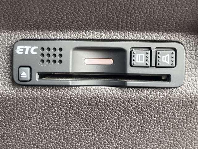 フリードハイブリッド ハイブリッド・G メーカーインターナビ&連動ETC/フルセグTV/BTオーディオ/DVD再生/バックカメラ/スマートキー/両側パワースライドドア/LEDヘッドライト/クルーズコントロール/HDMI/USB(10枚目)