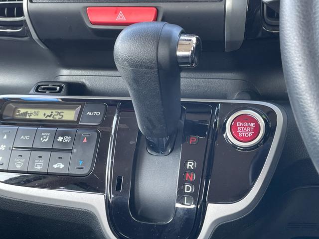 Ｎ－ＢＯＸカスタム Ｇ・Ａパッケージ　禁煙車／ＣＴＢＡ（衝突被害軽減ブレーキ）／パワースライドドア／ストラーダナビ／ＢＴオーディオ／スマートキー／ディスチャージ／ＥＴＣ／純正１４インチアルミ／ベンチシート／純正１４インチアルミ（13枚目）