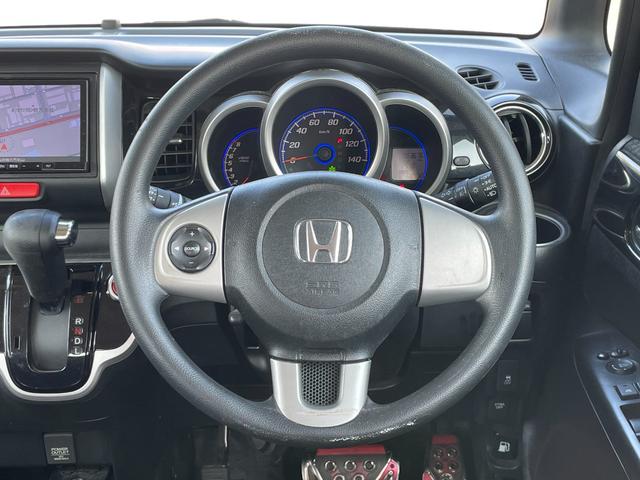 Ｎ－ＢＯＸカスタム Ｇ・Ａパッケージ　禁煙車／ＣＴＢＡ（衝突被害軽減ブレーキ）／パワースライドドア／ストラーダナビ／ＢＴオーディオ／スマートキー／ディスチャージ／ＥＴＣ／純正１４インチアルミ／ベンチシート／純正１４インチアルミ（17枚目）