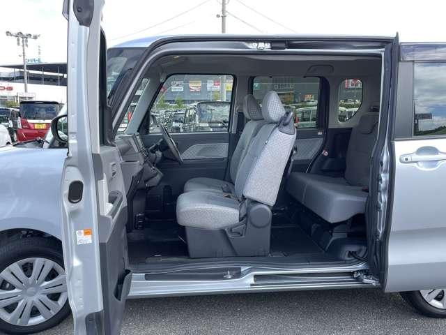 「ミラクルオープンドア」　左側はセンターピラーレス＆スライドドアのミラクルオープンドア♪開口部が大きく車内へのアクセスが容易に行えます♪