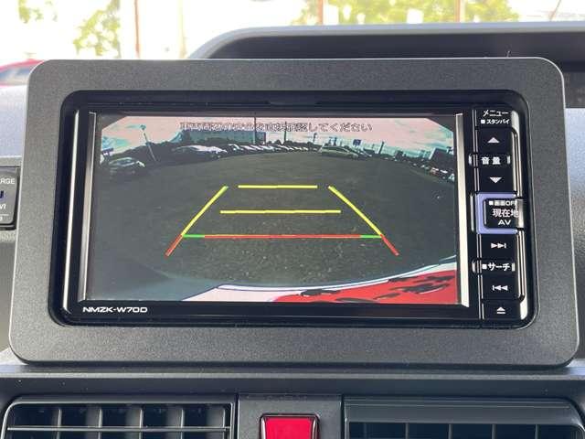「バックモニター」　シフトをリバースに入れれば、車内のモニターに後方の様子を映し出します♪車を駐車する際やバックをするときに便利です♪