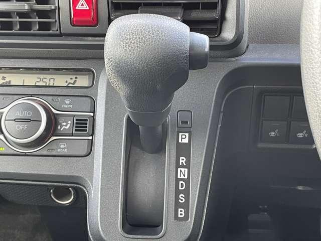 「インパネシフト」　インパネシフトを採用♪足元のスペースを有効活用できます♪