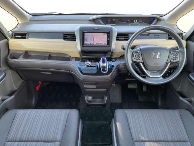 フリードハイブリッド ハイブリッド・Gホンダセンシング ホンダセンシング/両側電動スライドドア/Bluetooth対応ギャザーズメモリーナビ&連動ETC/フルセグTV/バックカメラ/スマートキー/LEDヘッドライト/社外15インチアルミ/ウィンカーミラー(5枚目)