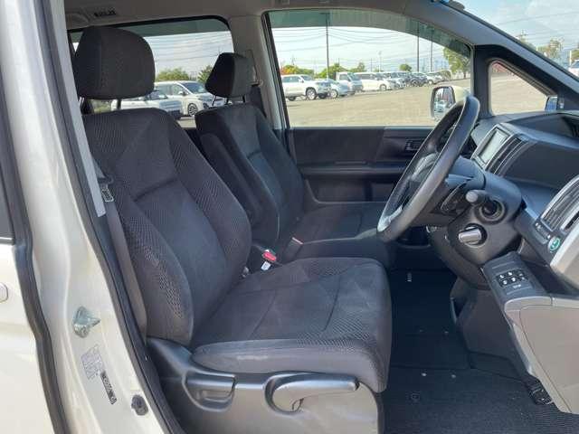 ステップワゴンスパーダ Ｚ　両側パワースライドドア／メーカーインターナビ＆フリップダウンモニター／ＤＶＤ再生／バックカメラ／スマートキー／ＨＩＤヘッドライト／パドルシフト／純正１６インチアルミ（22枚目）