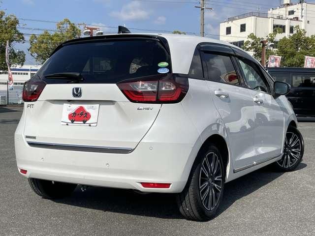 フィット ｅ：ＨＥＶリュクス　ＣＭＢＳ／アダプティブクルーズコントロール＆ＬＫＡＳ／踏み間違い衝突軽減／ギャザーズ９インチＳＤナビ／フルセグＴＶ／ＢＴオーディオ／ＤＶＤ再生／バックカメラ／スマートキー／ＬＥＤヘッドライト／ＥＴＣ（5枚目）