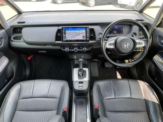 フィット ｅ：ＨＥＶリュクス　ＣＭＢＳ／アダプティブクルーズコントロール＆ＬＫＡＳ／踏み間違い衝突軽減／ギャザーズ９インチＳＤナビ／フルセグＴＶ／ＢＴオーディオ／ＤＶＤ再生／バックカメラ／スマートキー／ＬＥＤヘッドライト／ＥＴＣ（6枚目）