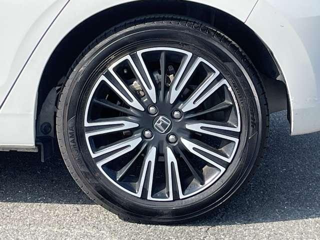 フィット ｅ：ＨＥＶリュクス　ＣＭＢＳ／アダプティブクルーズコントロール＆ＬＫＡＳ／踏み間違い衝突軽減／ギャザーズ９インチＳＤナビ／フルセグＴＶ／ＢＴオーディオ／ＤＶＤ再生／バックカメラ／スマートキー／ＬＥＤヘッドライト／ＥＴＣ（33枚目）