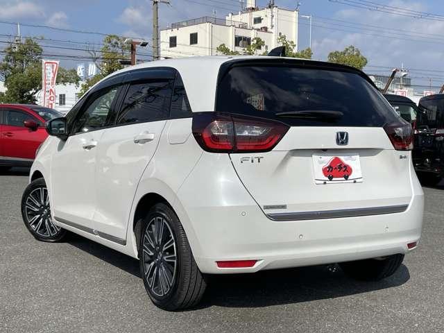 フィット ｅ：ＨＥＶリュクス　ＣＭＢＳ／アダプティブクルーズコントロール＆ＬＫＡＳ／踏み間違い衝突軽減／ギャザーズ９インチＳＤナビ／フルセグＴＶ／ＢＴオーディオ／ＤＶＤ再生／バックカメラ／スマートキー／ＬＥＤヘッドライト／ＥＴＣ（35枚目）