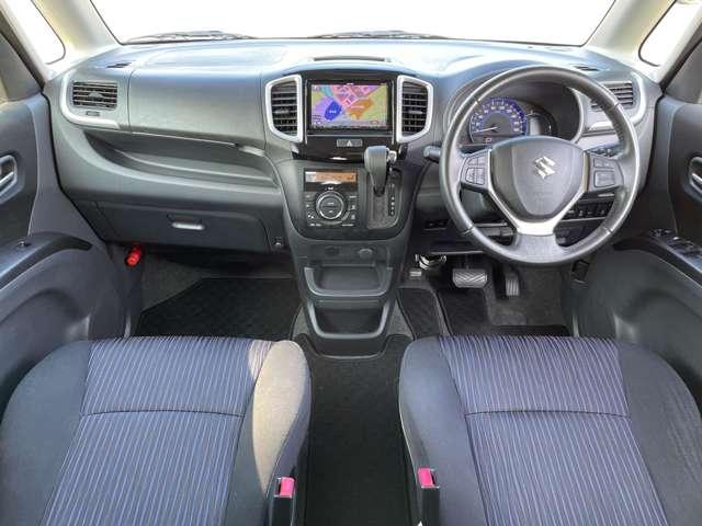 内装は黒色を基調としており、落ち着いた雰囲気を演出しています！