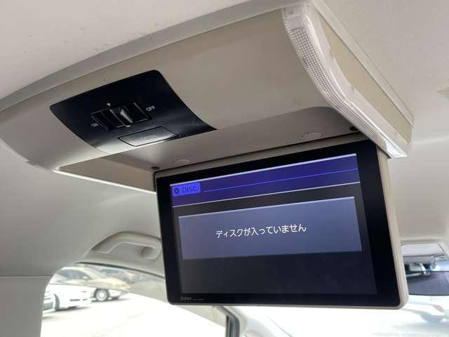 オデッセイ アブソルート・２０ｔｈアニバーサリー　シティブレーキアクティブ／メーカーインターナビ＆連動ＥＴＣ／フリップダウンモニター／フルセグＴＶ／ＢＴオーディオ／ＤＶＤ再生／バックカメラ／スマートキー／両側パワースライドドア／純正アルミホイール（8枚目）