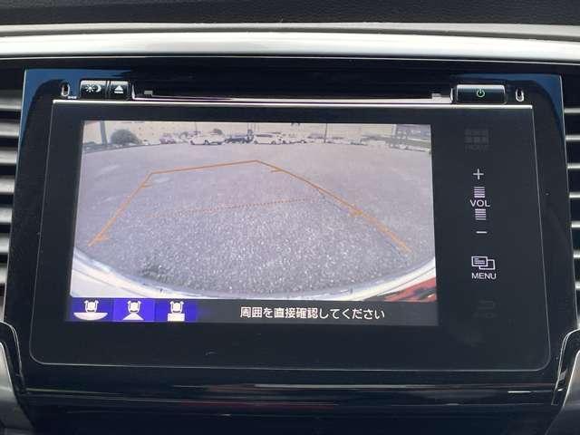 オデッセイ アブソルート・２０ｔｈアニバーサリー　シティブレーキアクティブ／メーカーインターナビ＆連動ＥＴＣ／フリップダウンモニター／フルセグＴＶ／ＢＴオーディオ／ＤＶＤ再生／バックカメラ／スマートキー／両側パワースライドドア／純正アルミホイール（9枚目）