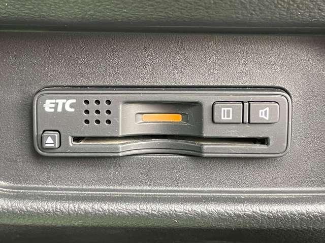 オデッセイ アブソルート・２０ｔｈアニバーサリー　シティブレーキアクティブ／メーカーインターナビ＆連動ＥＴＣ／フリップダウンモニター／フルセグＴＶ／ＢＴオーディオ／ＤＶＤ再生／バックカメラ／スマートキー／両側パワースライドドア／純正アルミホイール（13枚目）