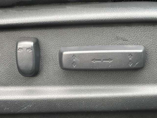 オデッセイ アブソルート・２０ｔｈアニバーサリー　シティブレーキアクティブ／メーカーインターナビ＆連動ＥＴＣ／フリップダウンモニター／フルセグＴＶ／ＢＴオーディオ／ＤＶＤ再生／バックカメラ／スマートキー／両側パワースライドドア／純正アルミホイール（14枚目）