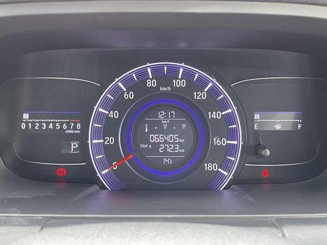 オデッセイ アブソルート・２０ｔｈアニバーサリー　シティブレーキアクティブ／メーカーインターナビ＆連動ＥＴＣ／フリップダウンモニター／フルセグＴＶ／ＢＴオーディオ／ＤＶＤ再生／バックカメラ／スマートキー／両側パワースライドドア／純正アルミホイール（21枚目）