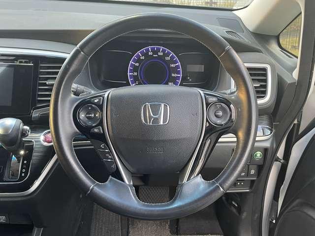 オデッセイ アブソルート・２０ｔｈアニバーサリー　シティブレーキアクティブ／メーカーインターナビ＆連動ＥＴＣ／フリップダウンモニター／フルセグＴＶ／ＢＴオーディオ／ＤＶＤ再生／バックカメラ／スマートキー／両側パワースライドドア／純正アルミホイール（24枚目）