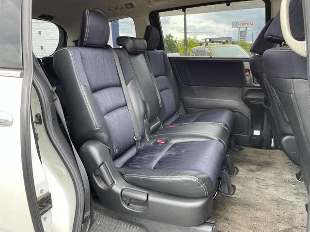 オデッセイ アブソルート・２０ｔｈアニバーサリー　シティブレーキアクティブ／メーカーインターナビ＆連動ＥＴＣ／フリップダウンモニター／フルセグＴＶ／ＢＴオーディオ／ＤＶＤ再生／バックカメラ／スマートキー／両側パワースライドドア／純正アルミホイール（27枚目）