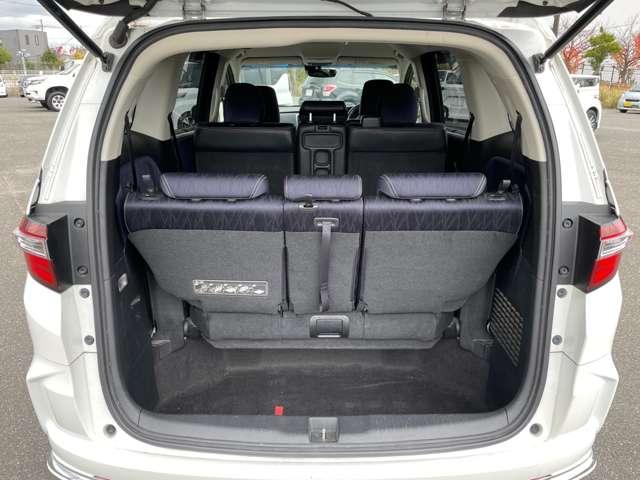 オデッセイ アブソルート・２０ｔｈアニバーサリー　シティブレーキアクティブ／メーカーインターナビ＆連動ＥＴＣ／フリップダウンモニター／フルセグＴＶ／ＢＴオーディオ／ＤＶＤ再生／バックカメラ／スマートキー／両側パワースライドドア／純正アルミホイール（29枚目）