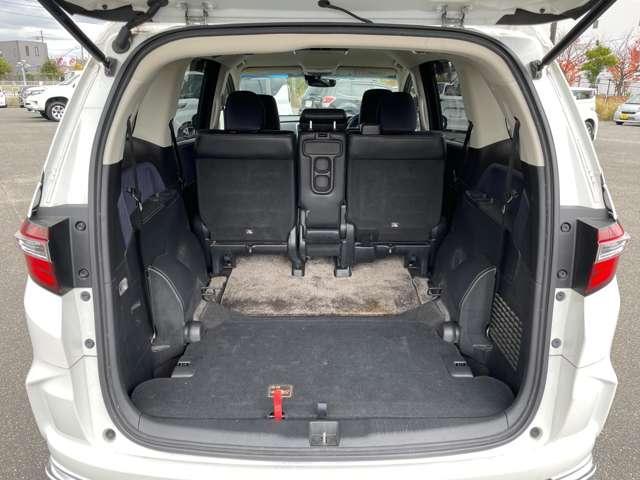 オデッセイ アブソルート・２０ｔｈアニバーサリー　シティブレーキアクティブ／メーカーインターナビ＆連動ＥＴＣ／フリップダウンモニター／フルセグＴＶ／ＢＴオーディオ／ＤＶＤ再生／バックカメラ／スマートキー／両側パワースライドドア／純正アルミホイール（30枚目）