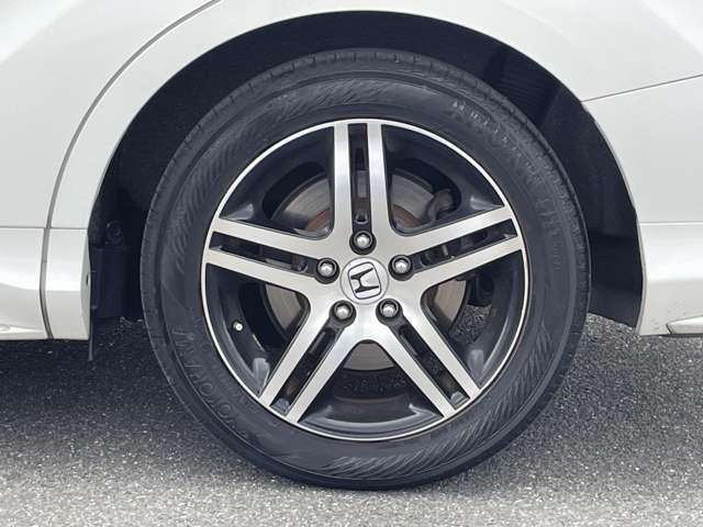 オデッセイ アブソルート・２０ｔｈアニバーサリー　シティブレーキアクティブ／メーカーインターナビ＆連動ＥＴＣ／フリップダウンモニター／フルセグＴＶ／ＢＴオーディオ／ＤＶＤ再生／バックカメラ／スマートキー／両側パワースライドドア／純正アルミホイール（32枚目）