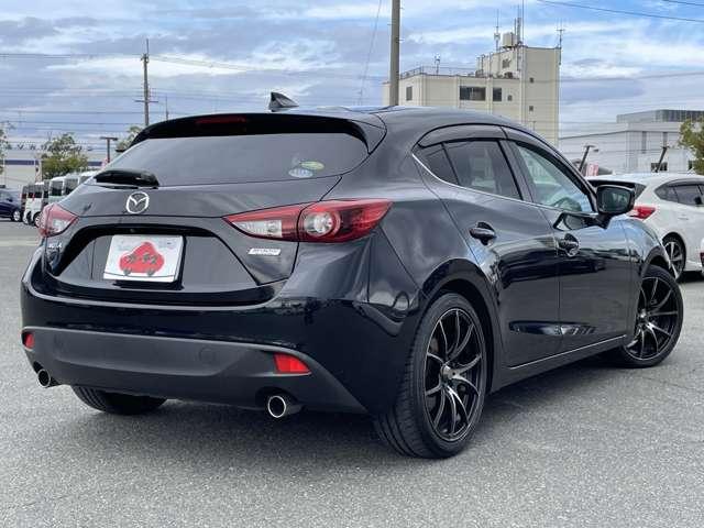 アクセラスポーツ ２０Ｓツーリング　Ｌパッケージ　スマートブレーキ／スマートシティブレーキサポート／レーダークルーズコントロール／ＢＳＭ／本革シート／マツダコネクトＳＤナビ／フルセグＴＶ／ＢＴオーディオ／ＤＶＤ再生／バックカメラ（4枚目）