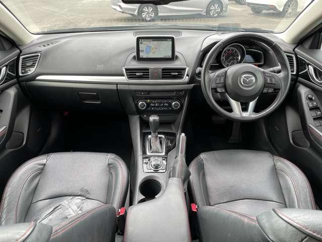 アクセラスポーツ ２０Ｓツーリング　Ｌパッケージ　スマートブレーキ／スマートシティブレーキサポート／レーダークルーズコントロール／ＢＳＭ／本革シート／マツダコネクトＳＤナビ／フルセグＴＶ／ＢＴオーディオ／ＤＶＤ再生／バックカメラ（5枚目）