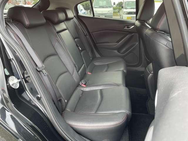 アクセラスポーツ ２０Ｓツーリング　Ｌパッケージ　スマートブレーキ／スマートシティブレーキサポート／レーダークルーズコントロール／ＢＳＭ／本革シート／マツダコネクトＳＤナビ／フルセグＴＶ／ＢＴオーディオ／ＤＶＤ再生／バックカメラ（30枚目）