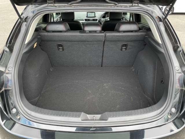 アクセラスポーツ ２０Ｓツーリング　Ｌパッケージ　スマートブレーキ／スマートシティブレーキサポート／レーダークルーズコントロール／ＢＳＭ／本革シート／マツダコネクトＳＤナビ／フルセグＴＶ／ＢＴオーディオ／ＤＶＤ再生／バックカメラ（31枚目）