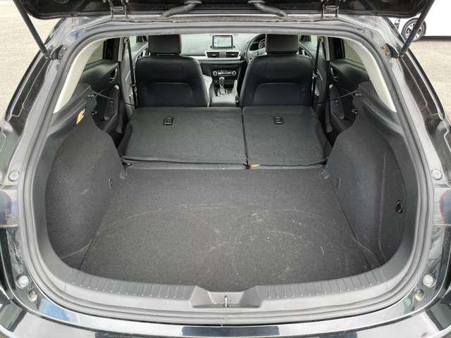 アクセラスポーツ ２０Ｓツーリング　Ｌパッケージ　スマートブレーキ／スマートシティブレーキサポート／レーダークルーズコントロール／ＢＳＭ／本革シート／マツダコネクトＳＤナビ／フルセグＴＶ／ＢＴオーディオ／ＤＶＤ再生／バックカメラ（32枚目）