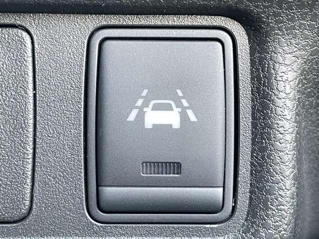 ノート １．２メダリスト　ＥブレーキＰＫＧ　５名　ワンオーナー／禁煙車／エマージェンシーブレーキ／アラウンドビューモニター／純正ＳＤナビ／フルセグＴＶ／ＢＴオーディオ／ＤＶＤ再生／インテリジェントキー／ＬＥＤヘッドライト／人工皮革コンビシート（9枚目）