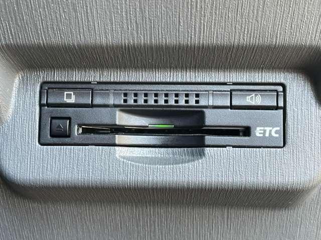 プリウスアルファ Ｓ　純正８インチＨＤＤナビ＆連動ＥＴＣ／フルセグＴＶ／ＢＴオーディオ／ＤＶＤ再生／バックカメラ／スマートエントリー＆スタートシステム／純正１６インチアルミ／Ｒスポイラー／フォグランプ（9枚目）