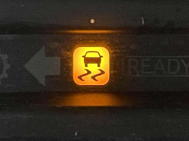 プリウスアルファ Ｓ　純正８インチＨＤＤナビ＆連動ＥＴＣ／フルセグＴＶ／ＢＴオーディオ／ＤＶＤ再生／バックカメラ／スマートエントリー＆スタートシステム／純正１６インチアルミ／Ｒスポイラー／フォグランプ（16枚目）