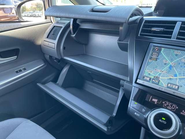 プリウスアルファ Ｓ　純正８インチＨＤＤナビ＆連動ＥＴＣ／フルセグＴＶ／ＢＴオーディオ／ＤＶＤ再生／バックカメラ／スマートエントリー＆スタートシステム／純正１６インチアルミ／Ｒスポイラー／フォグランプ（20枚目）