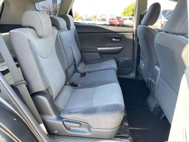 プリウスアルファ Ｓ　純正８インチＨＤＤナビ＆連動ＥＴＣ／フルセグＴＶ／ＢＴオーディオ／ＤＶＤ再生／バックカメラ／スマートエントリー＆スタートシステム／純正１６インチアルミ／Ｒスポイラー／フォグランプ（23枚目）