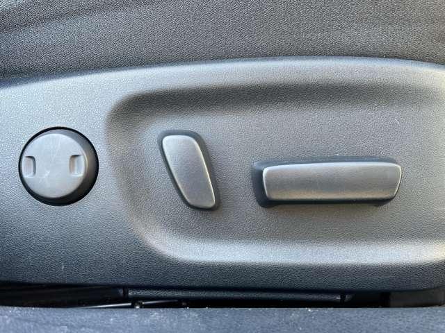 クラウンハイブリッド アスリートＳ　ブラックスタイル　サンルーフ／プリクラッシュセーフティ／レーダークルーズコントロール／インテリジェントクリアランスソナー／純正ＨＤＤナビ＆連動ＥＴＣ／フルセグＴＶ／ＢＴオーディオ／ＤＶＤ再生（13枚目）