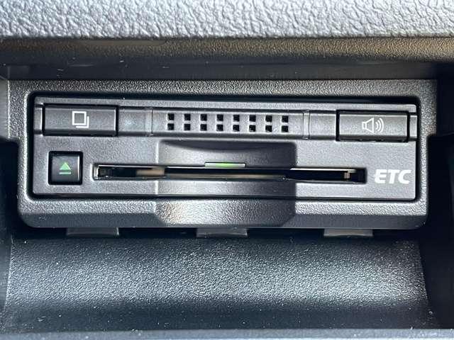 クラウンハイブリッド アスリートＳ　ブラックスタイル　サンルーフ／プリクラッシュセーフティ／レーダークルーズコントロール／インテリジェントクリアランスソナー／純正ＨＤＤナビ＆連動ＥＴＣ／フルセグＴＶ／ＢＴオーディオ／ＤＶＤ再生（19枚目）