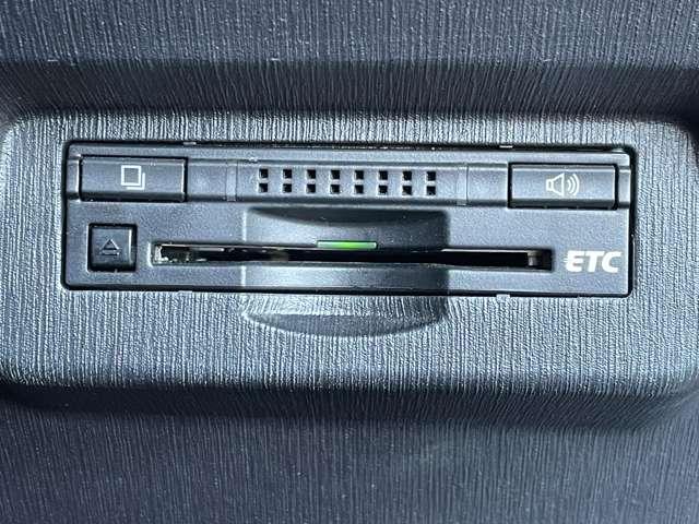 プリウスアルファ Ｓ　純正８インチＳＤナビ／フルセグＴＶ／ＢＴオーディオ／ＤＶＤ再生／バックカメラ／スマートエントリー＆スタートシステム／純正１６インチアルミ／ＬＥＤフォグ／ボイスコーナー／ＥＴＣ／社外革調シートカバー（14枚目）