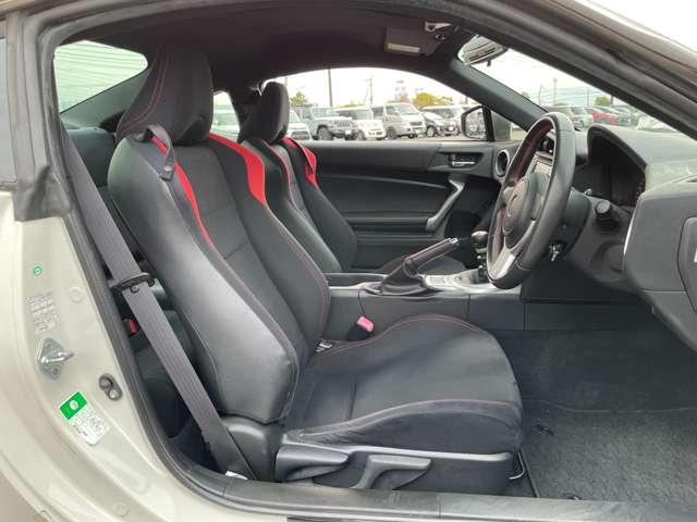 86 GT 6速MT/純正SDナビ/フルセグ/BTオーディオ/DVD再生/バックカメラ/スマートエントリー&スタートシステム/HIDヘッドライト/純正17インチアルミ/クルーズコントロール/VSCスポーツモード(19枚目)