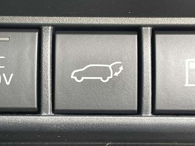 プリウス Ｚ　ワンオーナー／セーフティセンス＆チームメイト／レーダークルコン／パノラマルーフ／メーカーディスプレイオーディオ＆ナビ／フルセグ／ＢＴオーディオ／パワーバックドア／ＬＥＤライト／スマートキー／ＥＴＣ（10枚目）