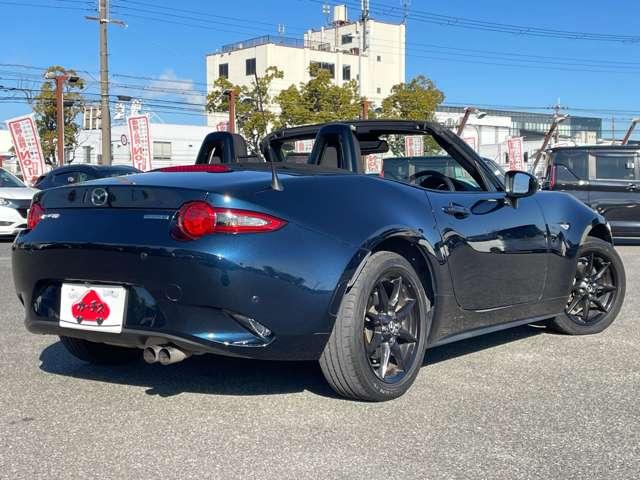 ロードスター Ｓスペシャルパッケージ　６速ＭＴ／スマートシティブレーキサポート／マツダコネクトＳＤナビ／フルセグ／ＢＴオーディオ／ＤＶＤ再生／バックカメラ／アドバンストキー／ＬＥＤヘッドライト／シートヒーター／コーナーセンサー／純正アルミ（4枚目）