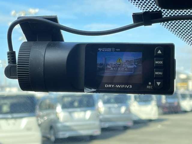 �u�h���C�u���R�[�_�[�v�@�}��~��Փ˂ȂǂŎԂɏՌ�������������A�f���E�������L�^����ԍڑ��u�ł���