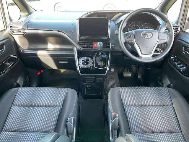 ヴォクシー ＺＳ　煌　トヨタセーフティセンス／パナソニック９インチフローティングナビ／フルセグ／ＢＴオーディオ／バックカメラ／スマートキー／両側パワースライドドア／ＬＥＤヘッドライト／アイドリングストップ／純正アルミ（5枚目）