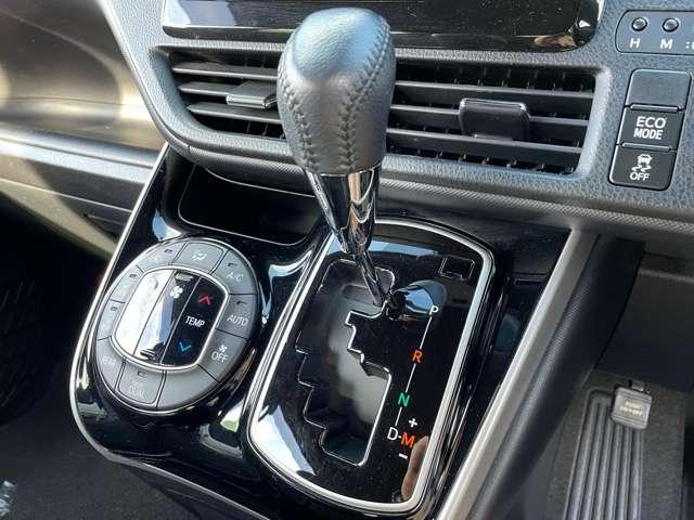 ヴォクシー ＺＳ　煌　トヨタセーフティセンス／パナソニック９インチフローティングナビ／フルセグ／ＢＴオーディオ／バックカメラ／スマートキー／両側パワースライドドア／ＬＥＤヘッドライト／アイドリングストップ／純正アルミ（20枚目）