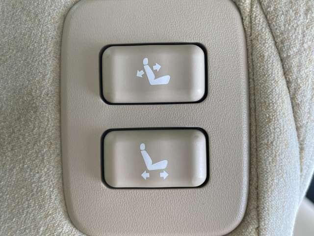 クラウンハイブリッド ロイヤルサルーン　ワンオーナー／セーフティセンス／レーダークルーズコントロール／純正ＳＤナビ＆連動ＥＴＣ／フルセグ／ＢＴオーディオ／バックカメラ／スマートキー／ＬＥＤヘッドライト／シート＆ステアリングヒーター（15枚目）